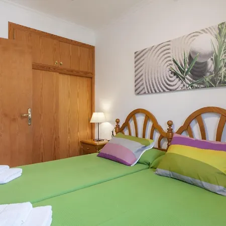 Obelisc Apartment *